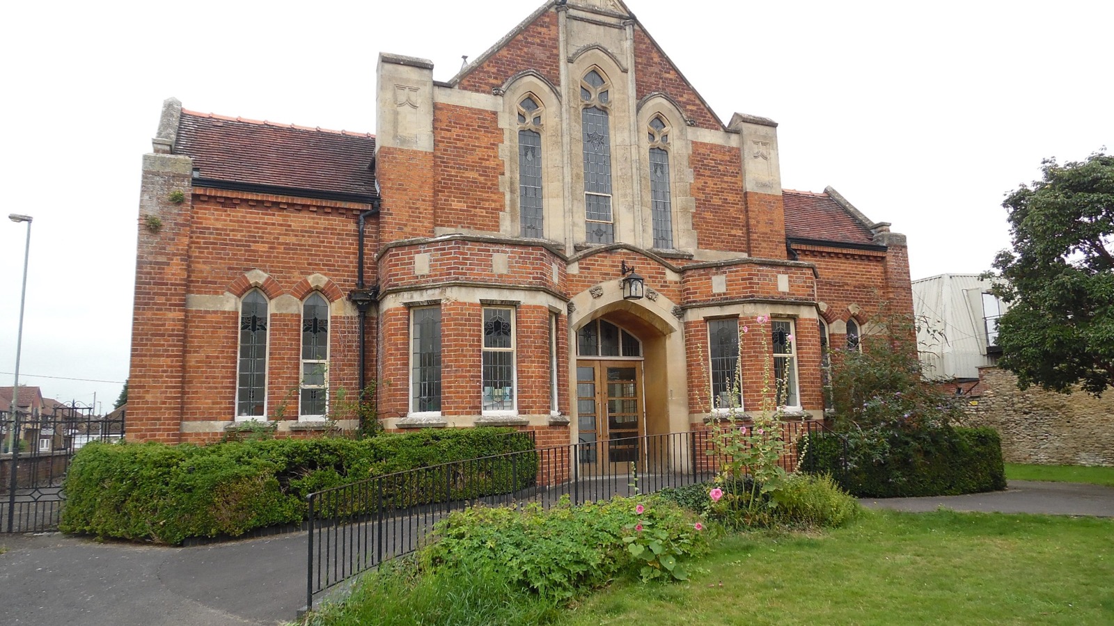 The brick facade of Bicester Methodist Church on Bell Lane, photographed in September 2021.